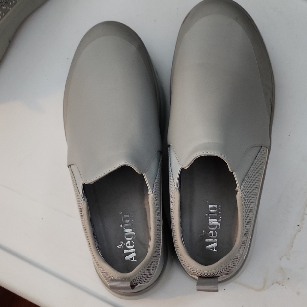 Alegria Women's Slip-On Comfort Shoe — Light Gray